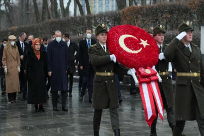 Türkiye Cumhurbaşkanı Erdoğan, Ukrayna'da resmi törenle karşılandı