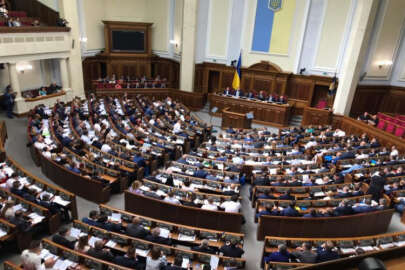 Ukrayna Parlamentosu, Rusya’nın Donbas’taki sözde cumhuriyetleri tanımasını kınadı
