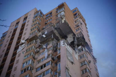 Rus füzesi Kıyiv'de bir apartmana isabet etti