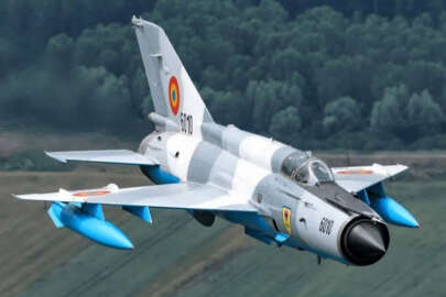 Romanya ordusuna ait MiG-21 savaş uçağı düştü