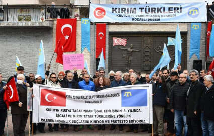 Kırım Derneği Kocaeli Şubesi'nden Rusya'nın Ukrayna'ya saldırısına dair protesto