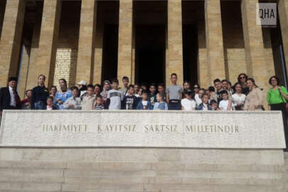 Ukrayna'dan tahliye edilen savaş mağduru Kırım Tatar çocuklar Anıtkabir’i ziyaret etti