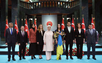 Emine Erdoğan'dan Ukrayna’dan tahliye edilen Kırım Tatarı ve Ukrain çocuklara Cumhurbaşkanlığı Külliyesi’nde iftar yemeği