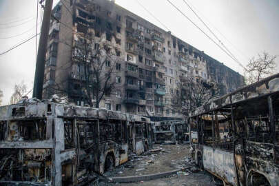 Mariupol'de sadece bir çok katlı binanın enkazı altında 200 ceset bulundu
