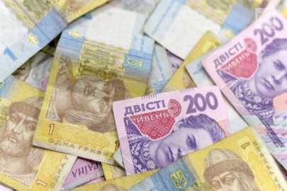 Ukrayna, döviz kurunu korumak için grivnayı devalüe etti