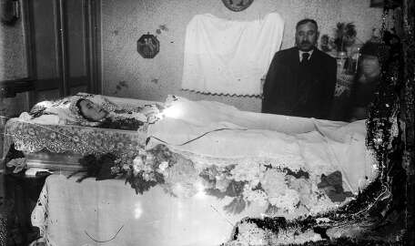 Polonya'da bulunan "vampir mezarı" ve dünyanın diğer ülkelerindeki "vampir mezarları"