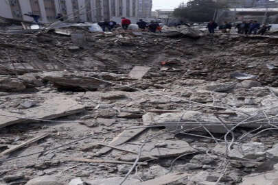 Herson'dan çekilen Ruslar şehri yakıp yıkıyor