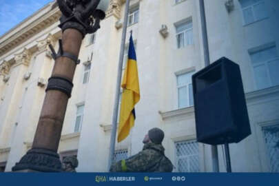 Herson'da Ukrayna bayrağı törenle göndere çekildi
