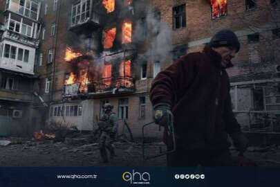 Ukrayna'da yoğun çatışmaların yaşandığı Bahmut kenti gece gündüz bombalanıyor