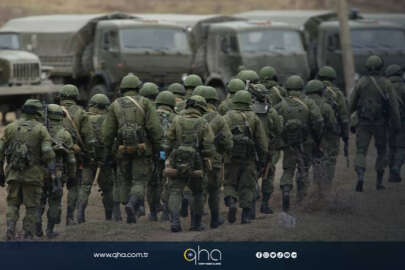 Rusya'nın cepheye sürdüğü mahkumlar silahlarını alarak firar etti