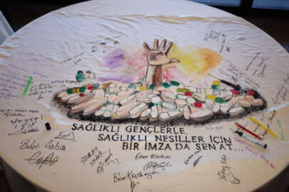 Kırım Tatar ressam madde bağımlılığına dikkat çekti