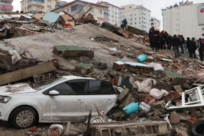 Kahramanmaraş'ta aynı gün 7.7 ve 7.6 büyüklüğünde iki deprem oldu