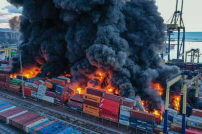 İskenderun Limanı'nda deprem sonrası çıkan yangına müdahale