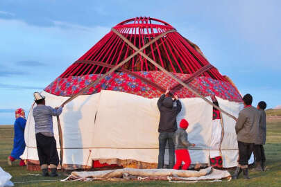 Türk dünyasından Türkiye'deki depremzedeler için geleneksel çadırlar yola çıktı