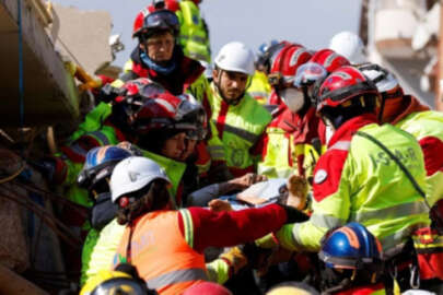 Antakya'da depremin 204. saatinde Muna Dabul enkazdan sağ çıkarıldı