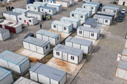 NATO'dan depremzedelere bin adet konteyner