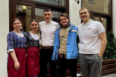 Game Of Thrones oyuncusu Kırım Tatar lokantasında