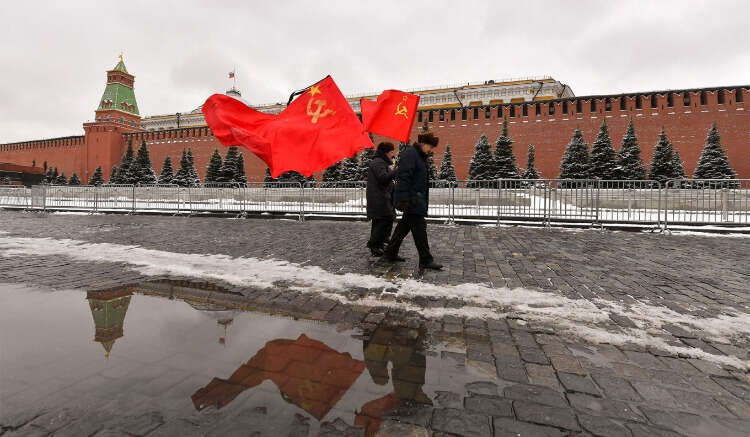Rusya Komünist Partisi lideri Putin'e destek verdi!