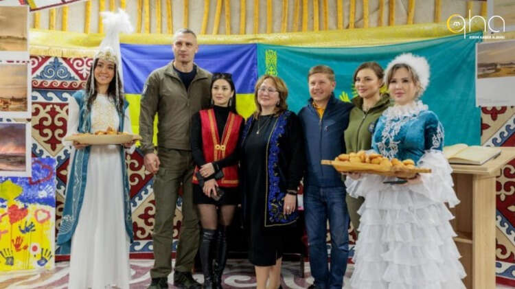 Ukraynalılar, Kıyiv'deki Kazak Yenilmezlik Yurdu'nda Nevruz'u kutladı