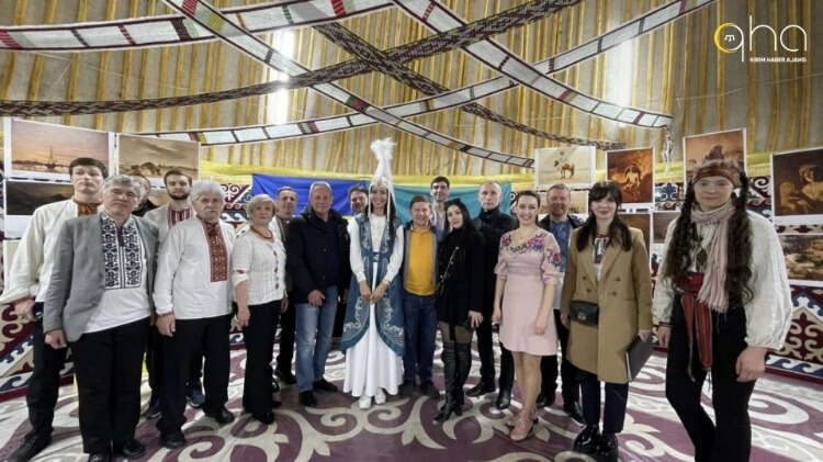 Ukraynalılar, Kıyiv'deki Kazak Yenilmezlik Yurdu'nda Nevruz'u kutladı