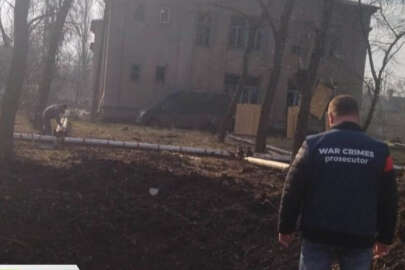 Rusya, Donetsk bölgesinde sivillerin sığındığı binayı vurdu!