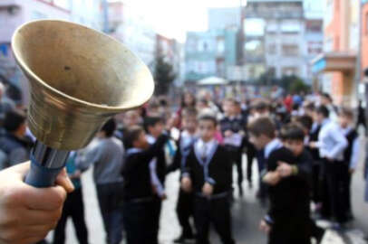 Depremin ardından bugün  4 ilde daha ders zili çaldı