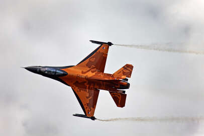 Hollanda, Ukrayna'nın talep ettiği F-16 savaş uçaklarını verecek mi?