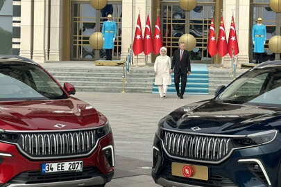 Özbekistan Cumhurbaşkanı Mirziyoyev’e TOGG hediye edildi