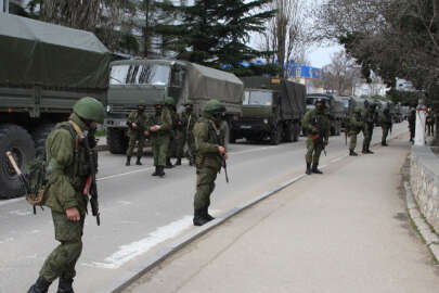 Rus işgali altındaki Kırım’ın Avuz Kenegez kasabasında silah sesleri!