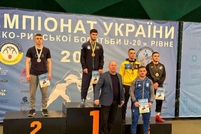 Kırım Tatar güreşçiler, Ukrayna Güreş Şampiyonasında madalya kazandı