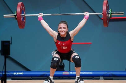 Milli sporcu Cansu Bektaş, Erivan'da kazandığı altın madalyayı Azerbaycan'a ithaf etti