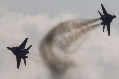 Alman ve İngiliz savaş uçakları, 3 Rus uçağını engelledi