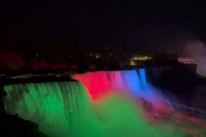Dünyaca ünlü Niagara Şelalesi'nde Azerbaycan bayrağı renkleri yansıtıldı