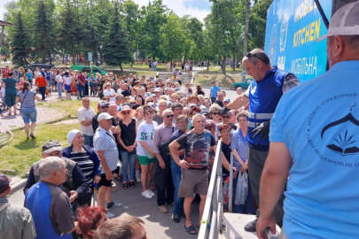 KTMM ve İHH desteğiyle, Kırım Tatarları Harkiv’de yemek dağıttı