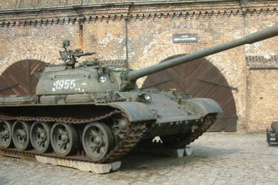 Rusya'nın patlayıcı döşeli SSCB tankı, hedefine ulaşamadan infilak etti