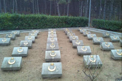 Rus işgalciler, Kırım Savaşı'nda şehit olan Türk askerlerinin gömülü olduğu mezarlıkları hedef gösterdi!