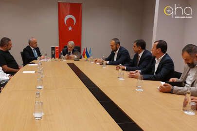 Kırımoğlu, Başdanışman Topçu ile Kırım Tatar sığınmacıların sorunlarını görüştü