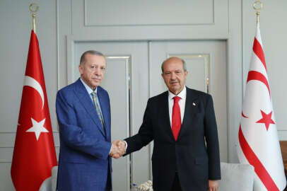 Cumhurbaşkanı Erdoğan, KKTC'de Ersin Tatar ile görüştü