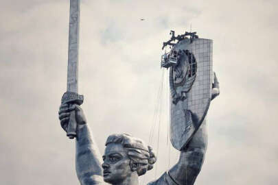 Ukrayna, kirli Sovyet mirasından kurtuluyor: Ana Vatan Anıtı'nın kaldırılması süreci