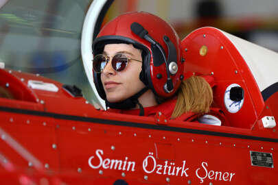 Türk kadın akrobasi pilotu, ay yıldızlı bayrağı Almanya'da dalgalandıracak