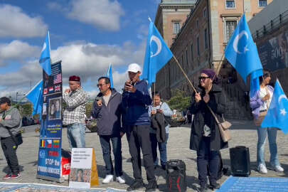 Doğu Türkistanlılar, İsveç Parlamentosu önünde Çin'i protesto etti