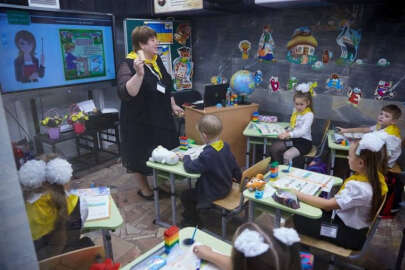 Ukraynalı öğrenciler, yeni eğitim dönemine sığınak sınıflarda başladı