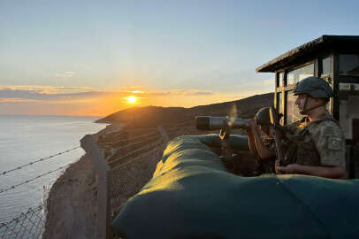 Yunanistan'dan Türkiye'ye yasa dışı girmeye çalışan 5 kişi yakalandı