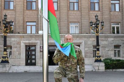 Azerbaycan bayrağı, Karabağ Hankendi'de ait olduğu yerde dalgalanıyor