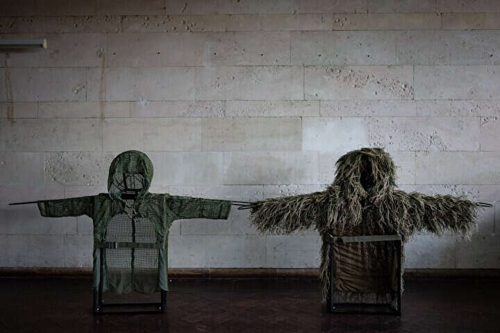 Ukrayna'da gönüllüler, keskin nişancılar için kamuflaj kıyafetleri hazırlıyor