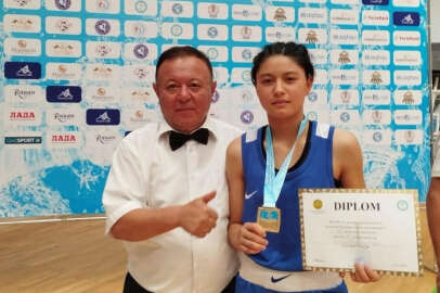 Asya Gençler Boks Şampiyonasında Uygur Türkü Turganova şampiyon oldu