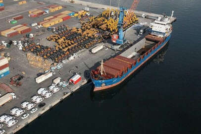 Türkiye'nin Gazze’ye  yardım için gönderdiği sağlık gemisi El Ariş Limanı'nda