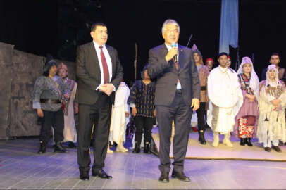 Azerbaycan tiyatro oyunu, Özbek sanatçılarca Kırgızistan'da sahnelendi