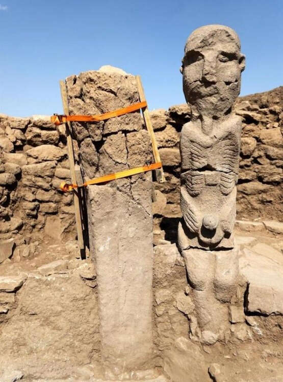 Karahantepe’de anıtsal bir insan heykeli