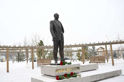 Kazakistan'da Ulu Önder Mustafa Kemal Atatürk'ün heykeli dikildi